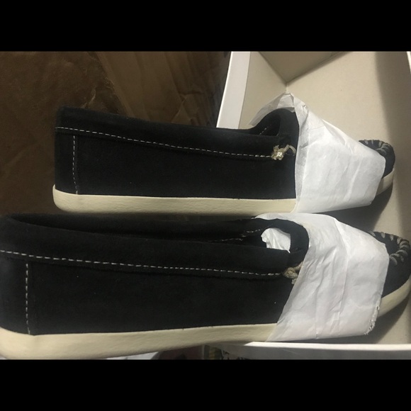 Women's Minnetonka Newport black PRICE IS FIRM - Picture 7 of 8